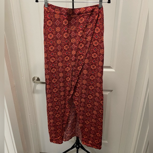 🛑 Forever 21 Long Skirt with Slit-Size Small - Picture 5 of 8